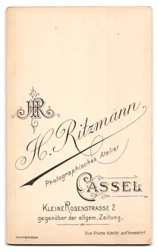 Fotografie Atelier Ritzmann, Cassel, Kl. Rosenstrasse 2, Bürgerlicher Herr mit Vollbart und Zwicker