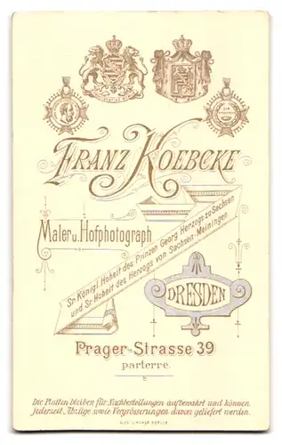 Fotografie Franz Koebcke, Dresden, Prager-Strasse 39, Frau im Spitzenkleid mit Doppelkinn