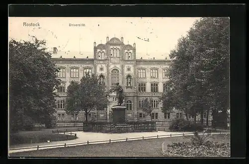 AK Rostock, Denkmal vor der Universität