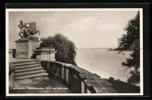 AK Schwerin, Schlossgarten, Blick auf den See