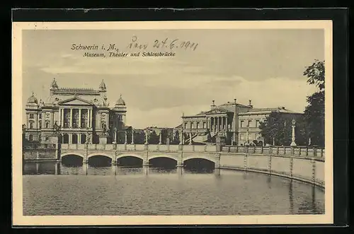 AK Schwerin i. M., Museum, Theater und Schlossbrücke