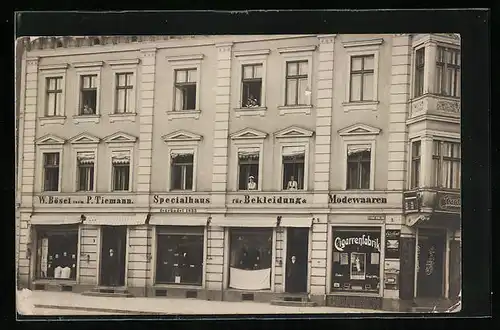 Foto-AK Neuruppin, Bekleidungsgeschäft W. Bösel, Friedrich-Wilhelm-Strasse, ca. 1910