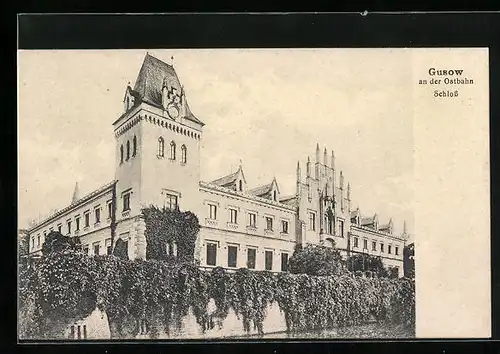 AK Gusow a. d. Ostbahn, Schloss mit Umfassungsmauer
