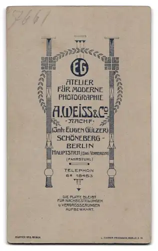 Fotografie A. Weiss & Co., Berlin-Schöneberg, Hauptstrasse 11, Kindchen im Kleidchen