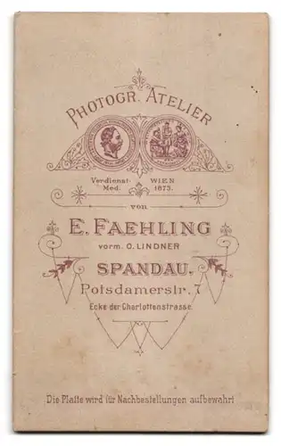 Fotografie E. Faehling, Spandau, Potsdamerstrasse 7, Bürgerliches Paar im Sonntagsstaat