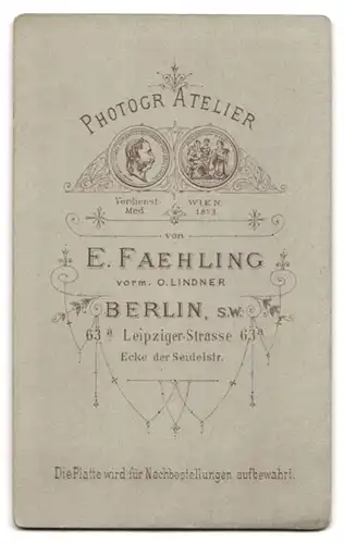 Fotografie E. Faehling, Berlin-SW, Leipziger-Str. 63 a Ecke der Seidelstr., Süsses Kleinkind im weissen Kleid