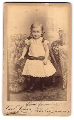Fotografie Carl Timm, Harburg, Lindenstr. 18, Kleines Mädchen im weissen Kleid