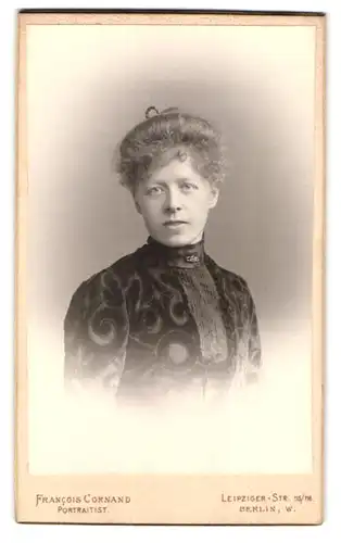 Fotografie Francois Cornand, Berlin-W., Leipziger-Str. 115-116, Junge Dame mit hochgestecktem Haar