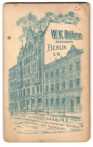 Fotografie W. K. Böhme, Berlin, Lindenstr. 43, Ansicht Berlin, Aussenfasade mit Werbung für das Atelier des Fotografen