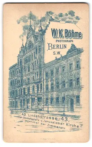 Fotografie W. K. Böhme, Berlin, Lindenstr. 43, Ansicht Berlin, Strassenpartie am Ateliersgebäude des Fotografen