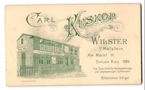 Fotografie Carl Kuskop, Wilster i. Hol., Am Markt 14, Ansicht Wilster i. H., Gebäude des Photographischen Ateliers