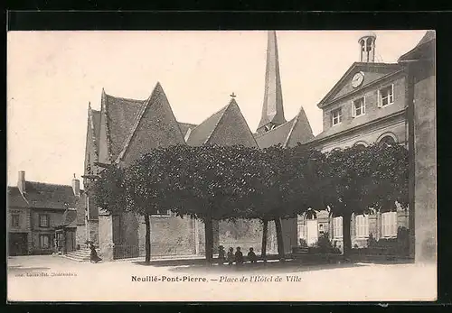 AK Neuillé-Pont-Pierre, Place de l`Hôtel de Ville