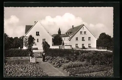 AK Moos -Eriskirch, St. Theresienheim mit Garten und Nonne