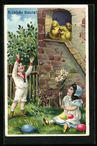 Präge-AK Zwei kleine Kinder spielen mit Küken und Ostereiern, Osterküken, Grusskarte