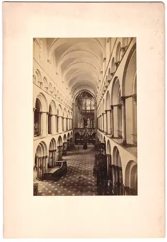 Fotografie unbekannter Fotograf, Ansicht Tournai, Innenansicht der Kathedrale