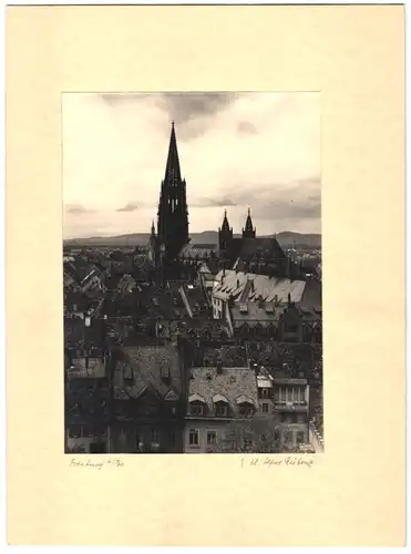 Fotografie Alfred Kubenz, Ansicht Freiburg / Breisgau, Stadtansicht mit Freiburger Münster 1938