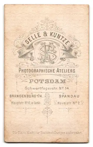 Fotografie Selle & Kuntze, Potsdam, Schwertfeger-Strasse 14, Kleine Burschen in Militärkostümen