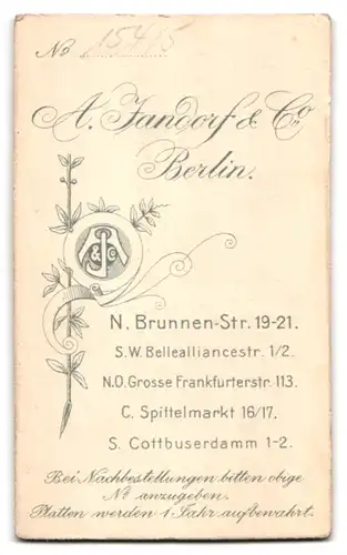 Fotografie A. Jandorf & Co., Berlin, Brunnenstrasse 19-21, Kleines Mädchen mit strahlend weissem Kleid