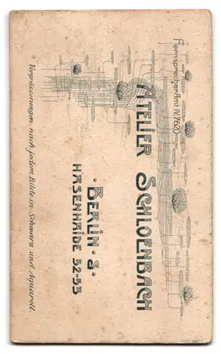 Fotografie Atelier Schloenbach, Berlin, Hasenheide 52 /53, Kleines Mädel auf Holzstuhl stehend