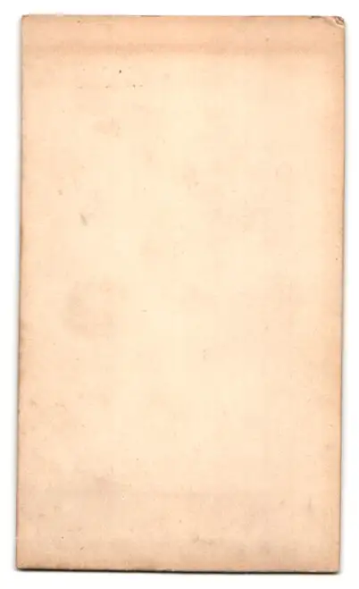 Fotografie unbekannter Fotograf und Ort, Portrait Chinesische Mutter und Tochter im Hanfu posieren im Atelier, China 1