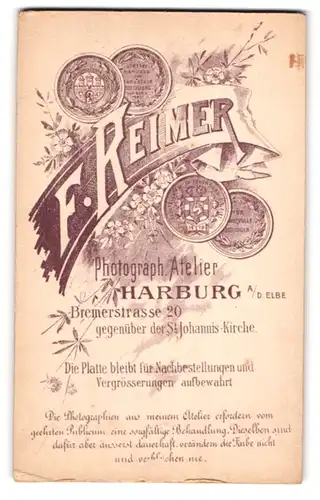 Fotografie F. Reimer, Harburg, Bremerstr. 20, Schriftzug des Fotografen mit Medaillen