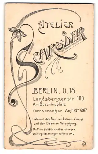 Fotografie Atelier Schröder, Berlin, Landsbergerstr. 100, Schriftzug des Fotografen in Floraler Darstellung