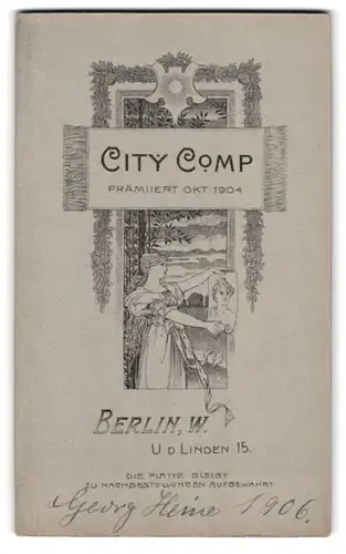 Fotografie City Comp., Berlin, U. d. Linden 15, junge Frau betrachtet eine Fotografie, Jugendstil
