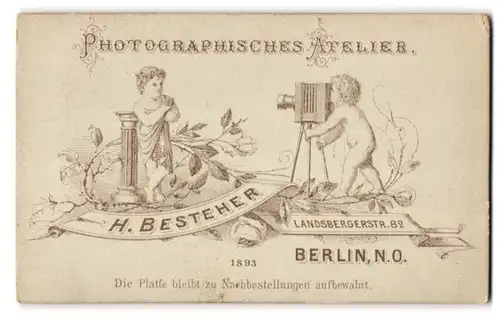 Fotografie H. Besteher, Berlin, Landbergerstr. 82, zwei Kinder mit Plattenkamera machen ein Foto