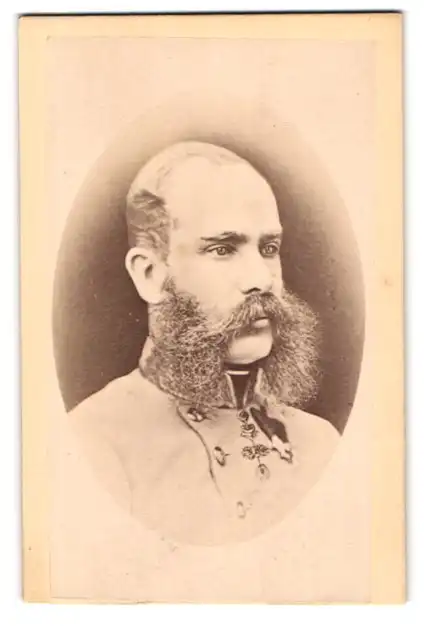 Fotografie unbekannter Fotograf und Ort, Portrait Kaiser Franz Josef von Österreich in Uniform 0