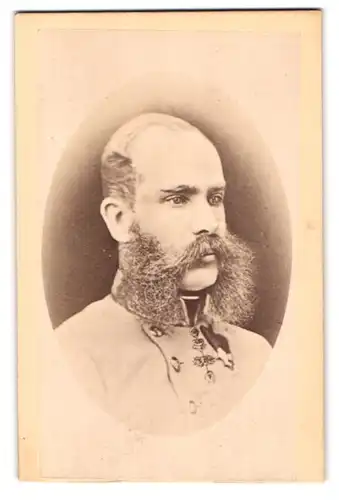 Fotografie unbekannter Fotograf und Ort, Portrait Kaiser Franz Josef von Österreich in Uniform