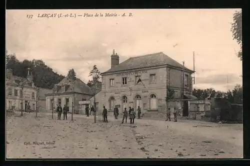 AK Larcay, Place de la Mairie