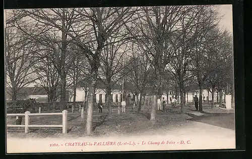 AK Chateau-la-Vallière, Le Champ de Foire