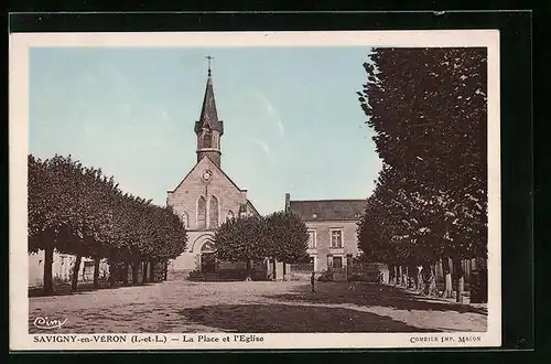 AK Savigny-en-Véron, La Place et l`Eglise
