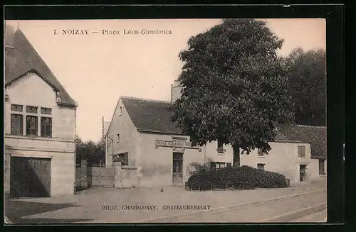 AK Noizay, Place Léon-Gambetta