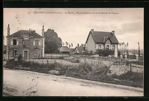 AK Trogues, La Mairie, L`Ecole Communale et la Route de Chinon