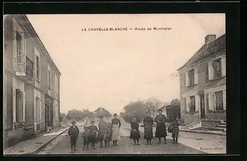 AK La Chapelle-Blanche, Route de Manthelan