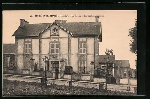 AK Marigny-Marmande, La Mairie et les Ecoles communales