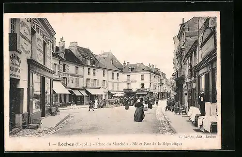 AK Loches, Place du Marché au Blé et Rue de la République