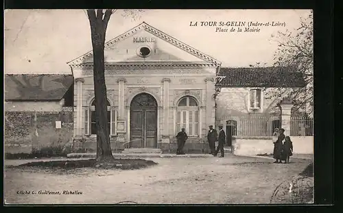 AK La Tour St-Gelin, Place de la Mairie