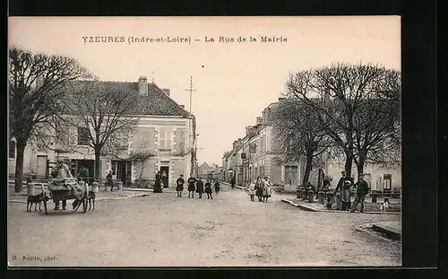 AK Yzeures, La Rue de la Mairie