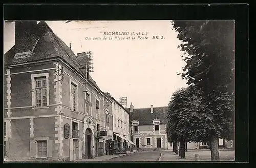 AK Richelieu, Un coin de la Place et la Poste