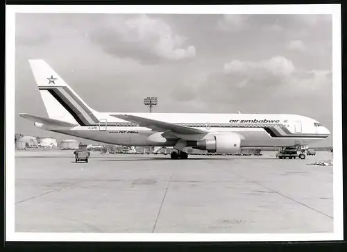 Fotografie Flugzeug - Passagierflugzeug Boeing 767 der Air Zimbabwe