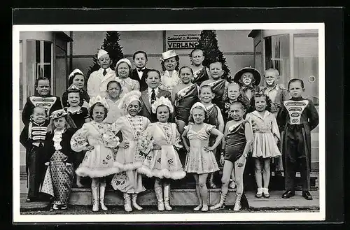 AK C. H. Schäfers Circus-Stadt Liliput, Gruppenaufnahme kleinwüchsiger Artisten, Liliputaner