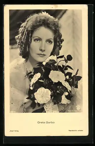 AK Schauspielerin Greta Garbo mit grossem Blumenstrauss