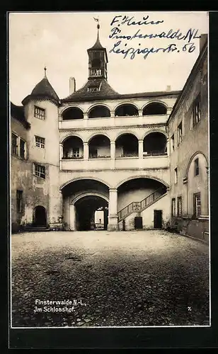 AK Finsterwalde /N.-L., Im Schlosshof