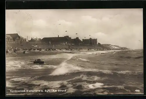 AK Westerland /Sylt, Am Strand bei stürmischem Wetter