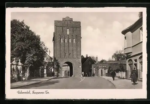 AK Salzwedel, Blick zum Neuperver-Tor an der Neuperver Strasse