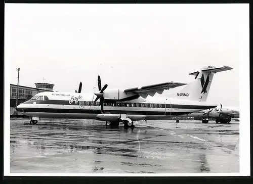 Fotografie Flugzeug - Passagierflugzeug, Schulterdecker der American Eagle Luftfahrtgesellschaft