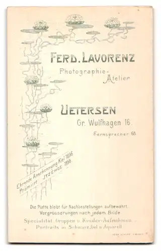 Fotografie Ferd. Lavorenz, Ütersen, Gr. Wulfhagen 16, Junger Herr im Anzug mit Fliege