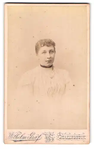 Fotografie Wilhelm Gräf, Quakenbrück, Junge Dame mit Halsband